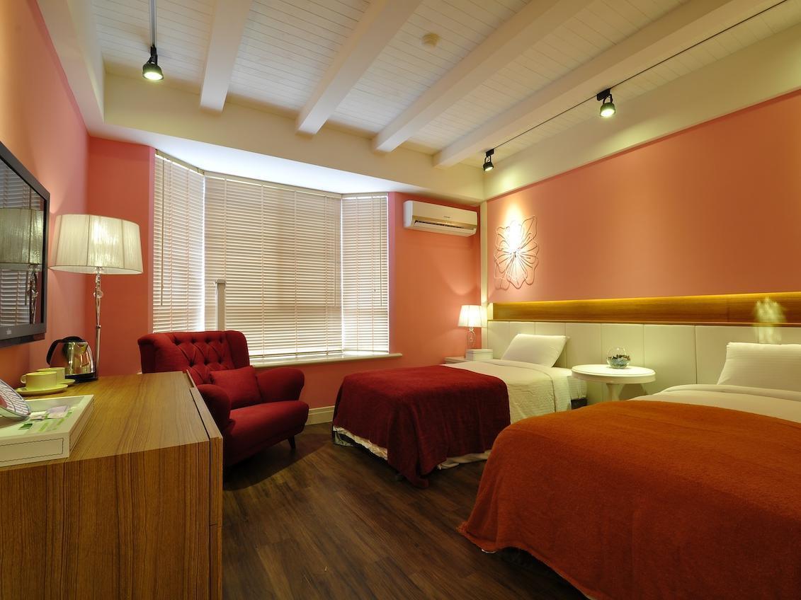 Young Motel Taitung Bagian luar foto