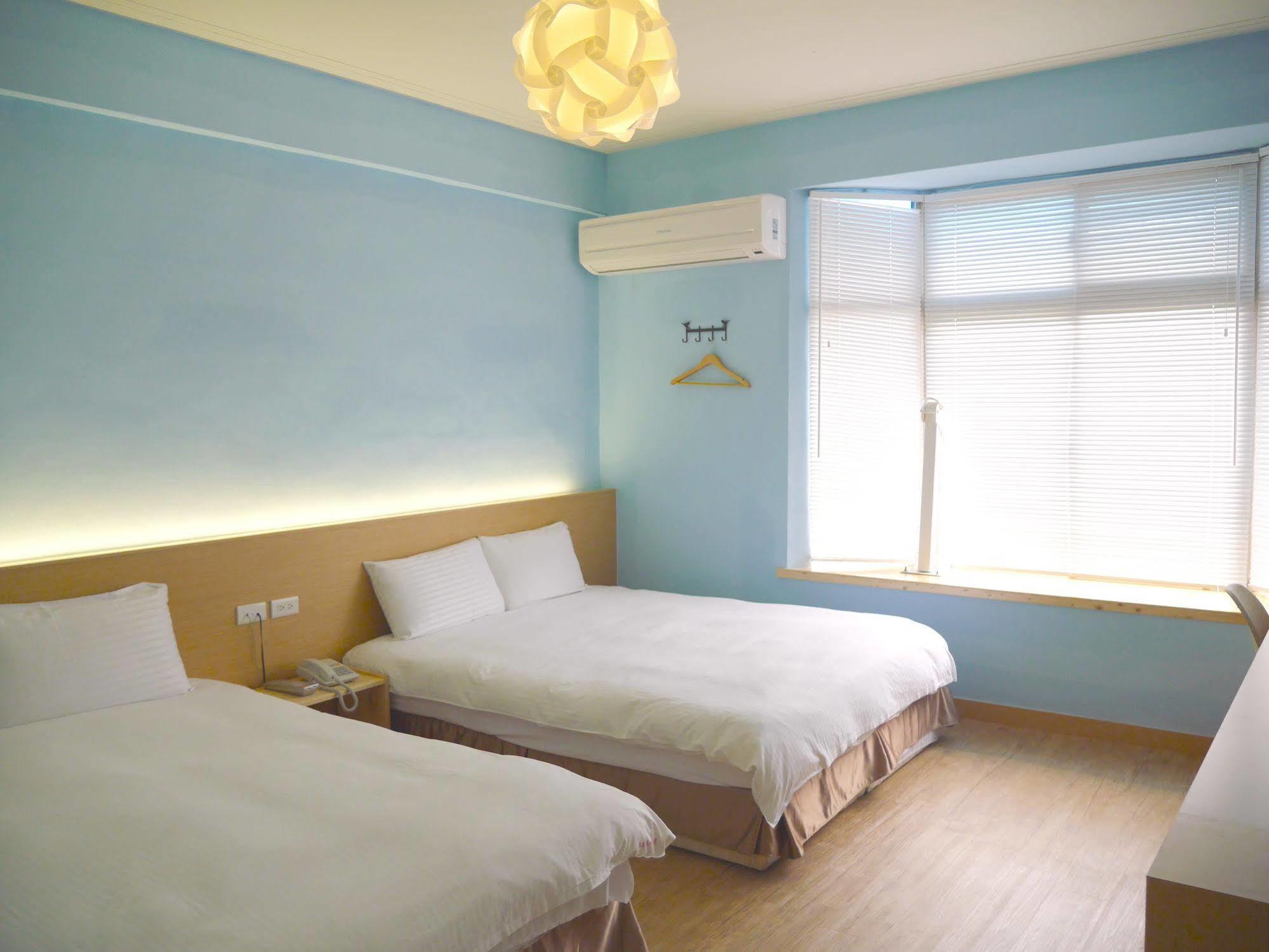 Young Motel Taitung Bagian luar foto