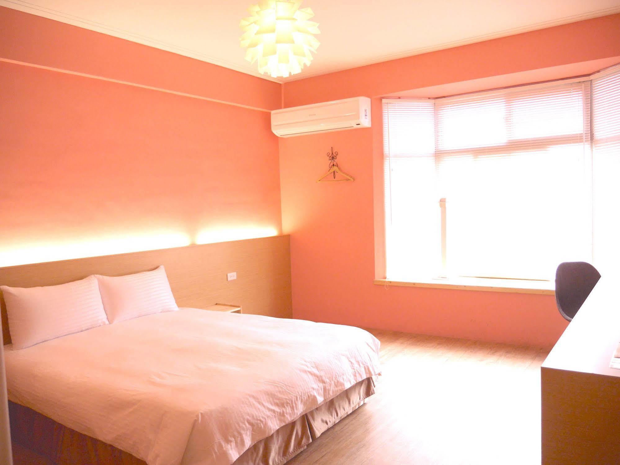 Young Motel Taitung Bagian luar foto