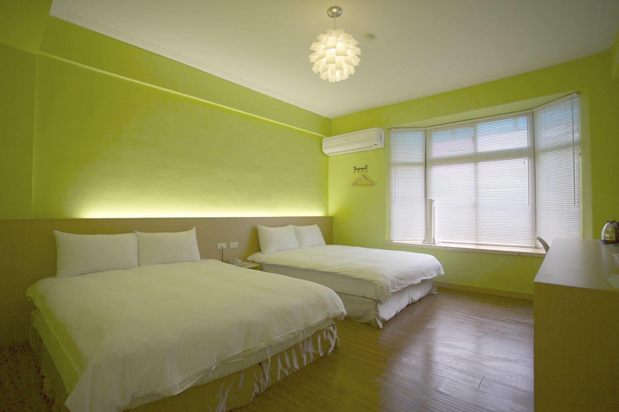 Young Motel Taitung Bagian luar foto