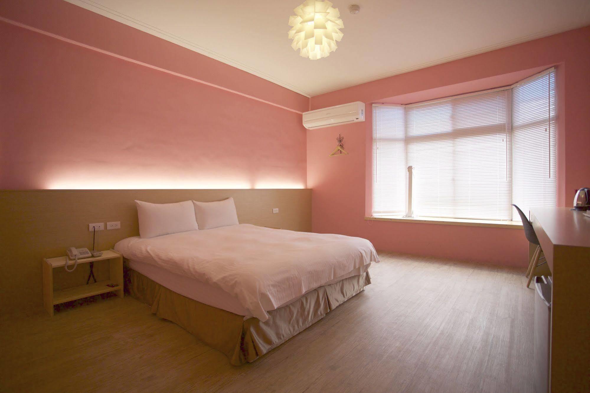 Young Motel Taitung Bagian luar foto