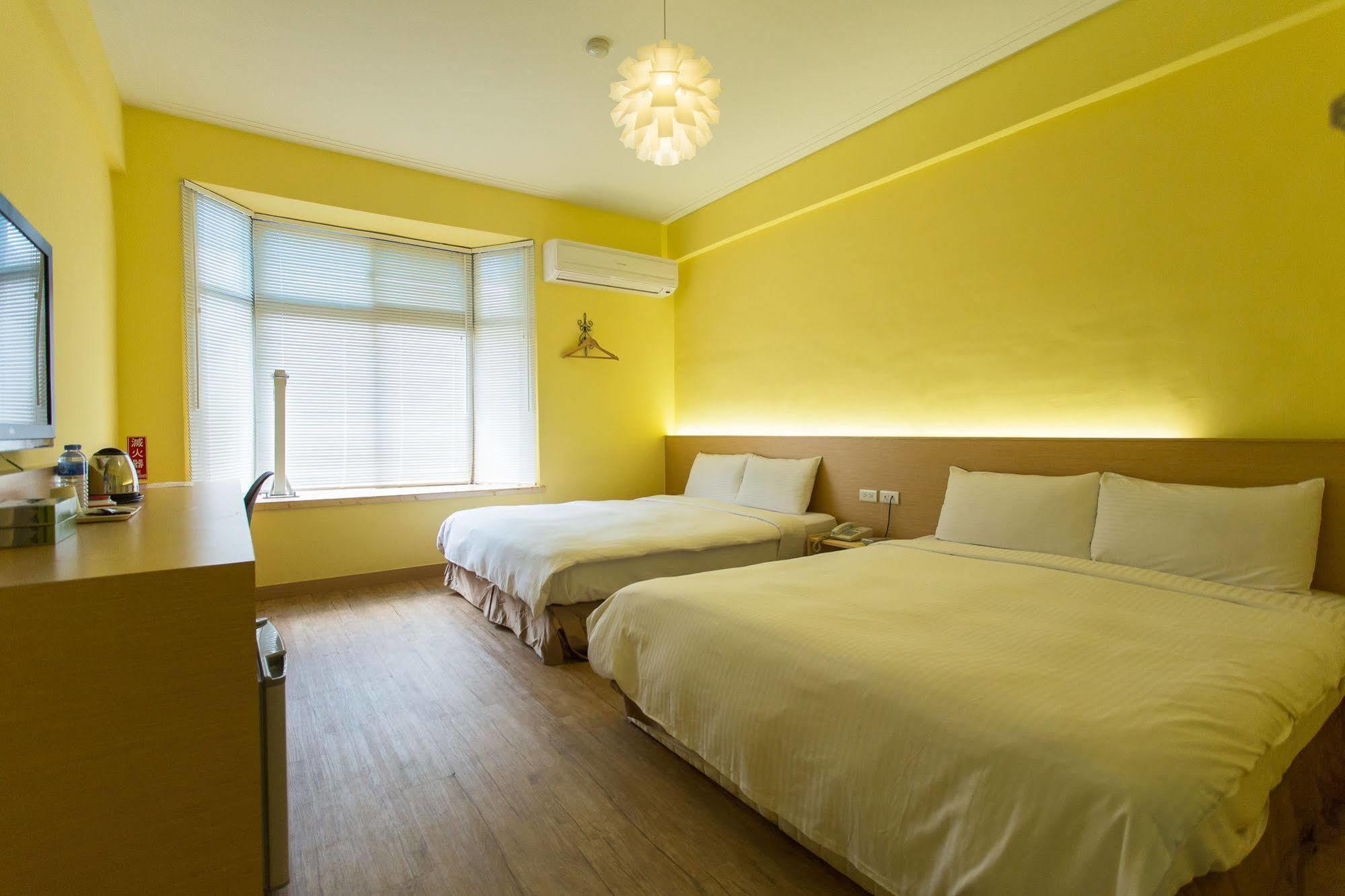 Young Motel Taitung Bagian luar foto