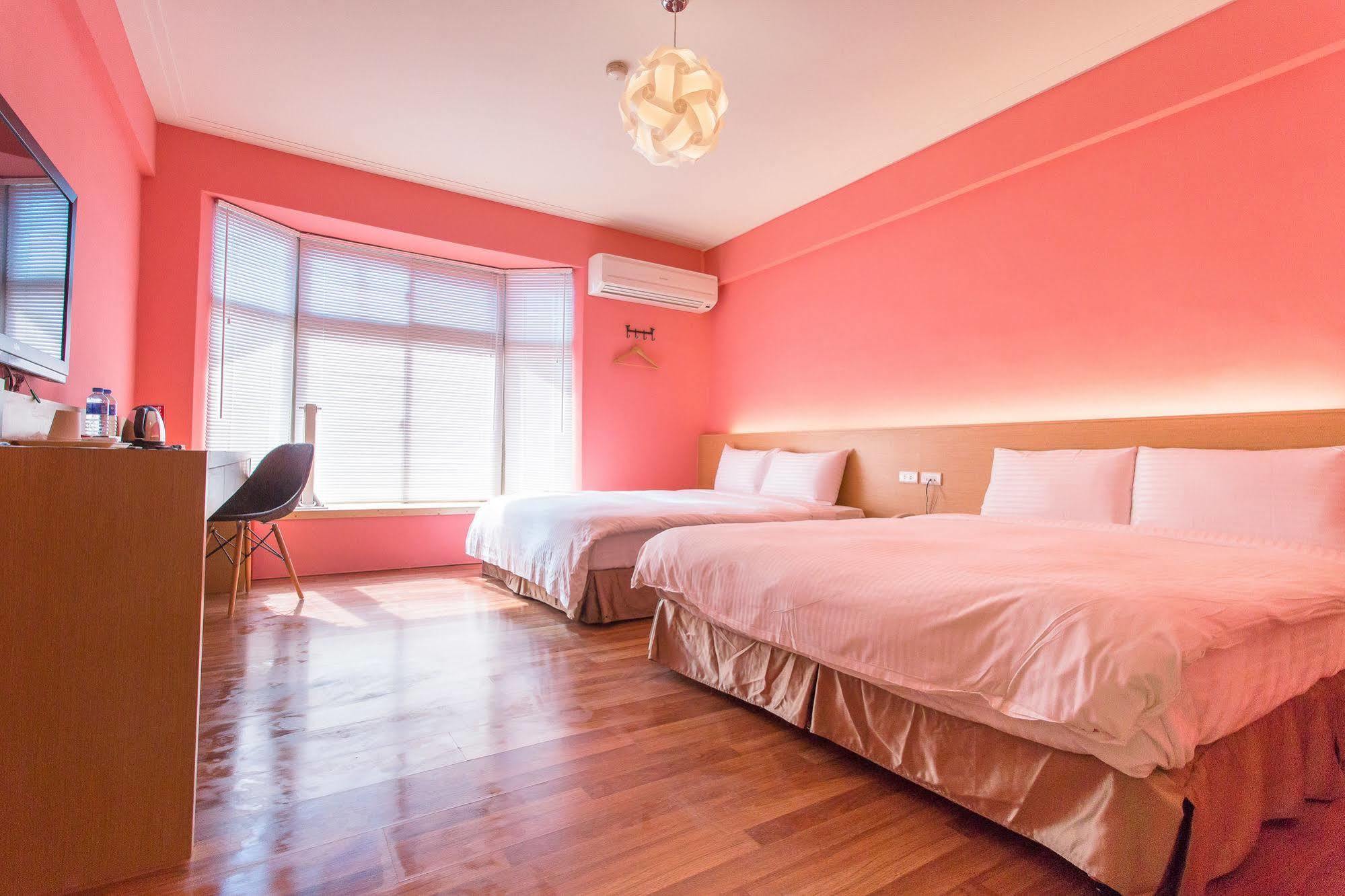 Young Motel Taitung Bagian luar foto